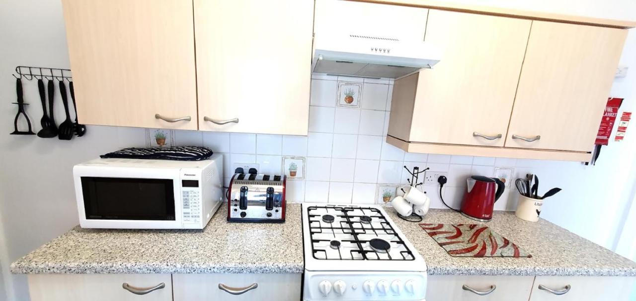 Comfortable Victorian 3 Bedroom Semi-Detached House With Fast Wi-Fi Sittingbourne Ngoại thất bức ảnh